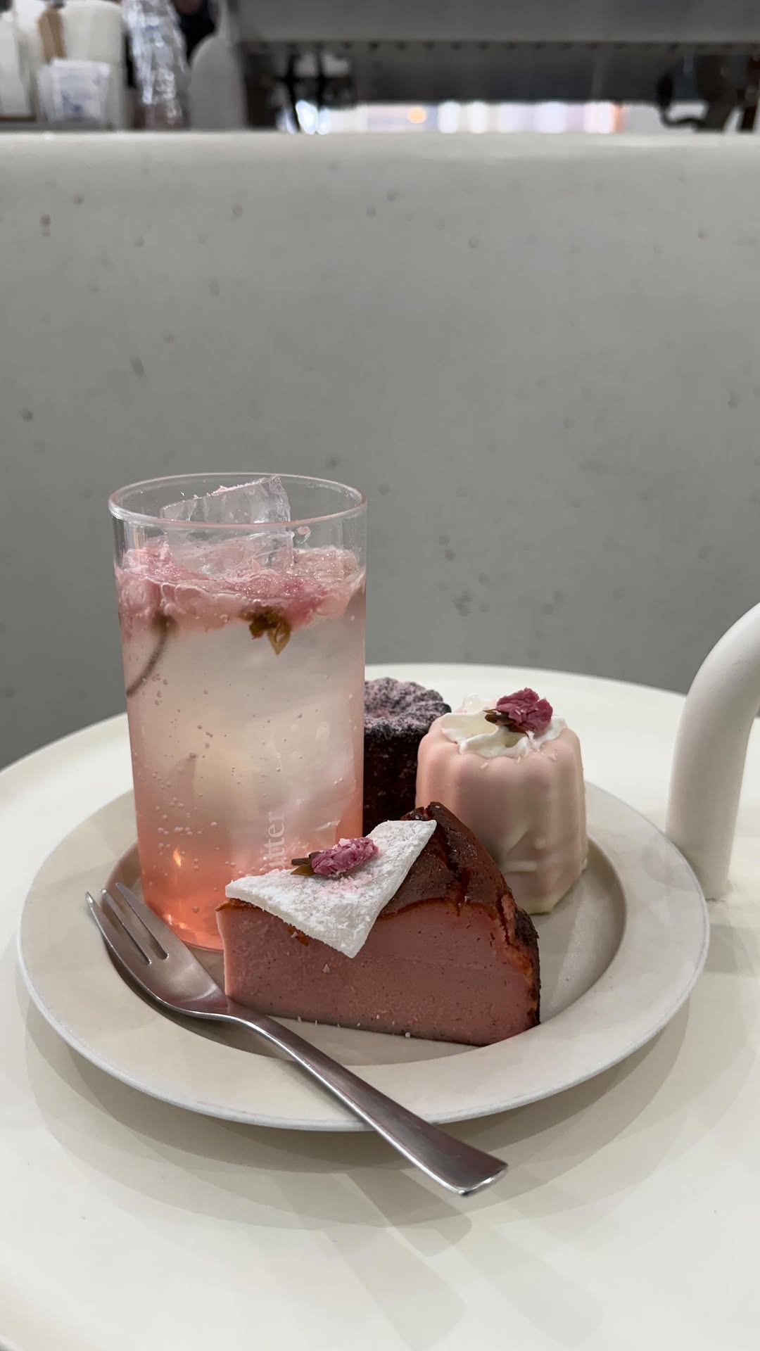 Sugoi Mart, Baskin Robbins Tokyo Tower