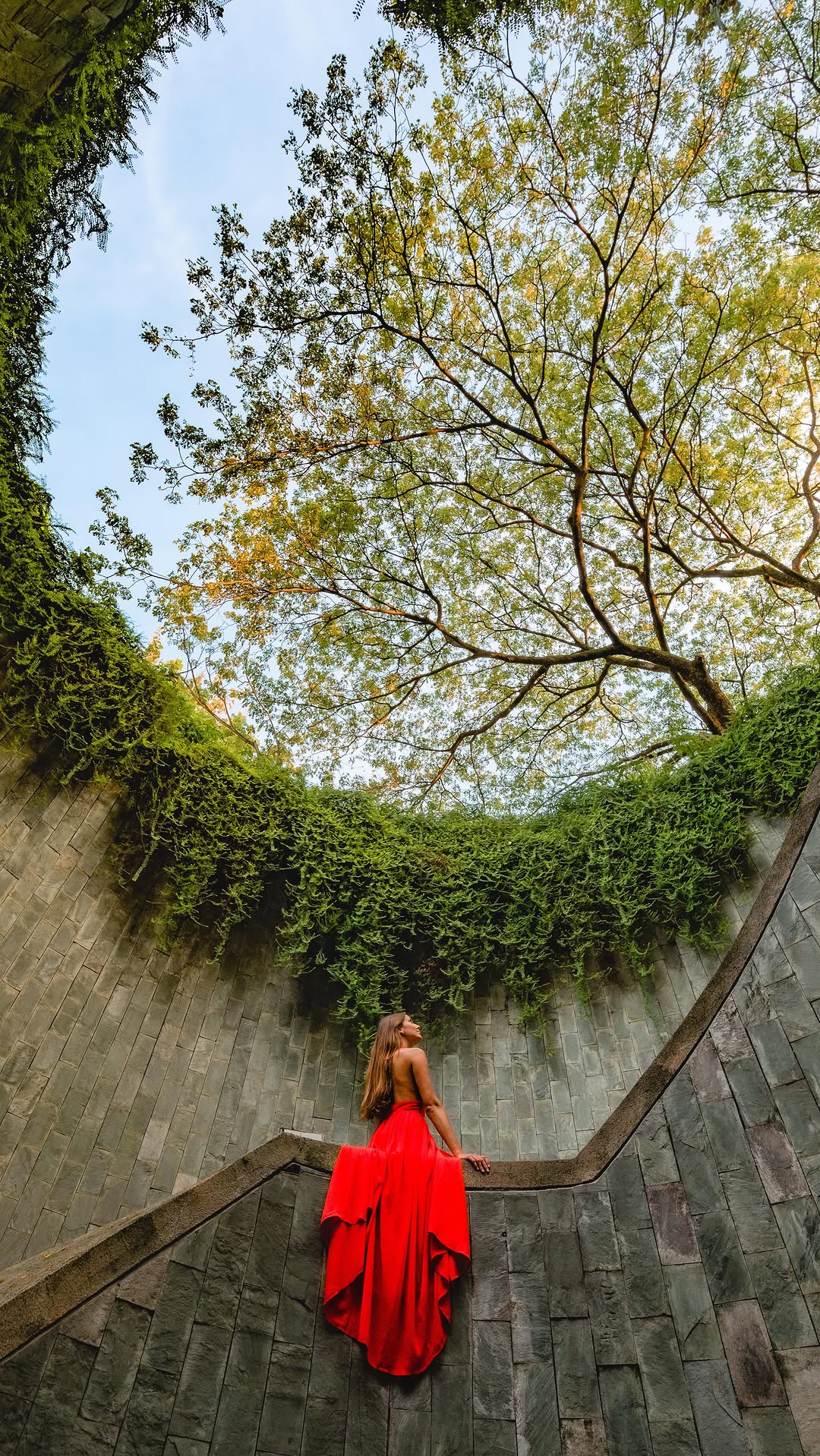 Nathalie Aron 🌍 Adventure & Luxury Travel Creator, Gardens by the Bay