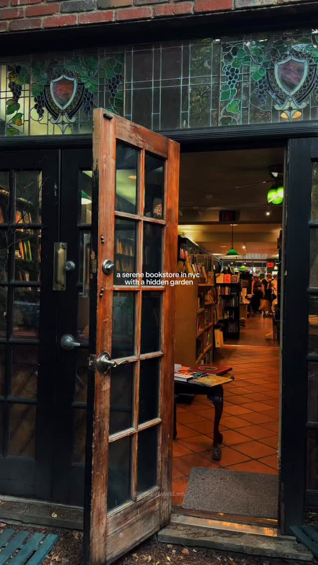 Emmie, Community Bookstore