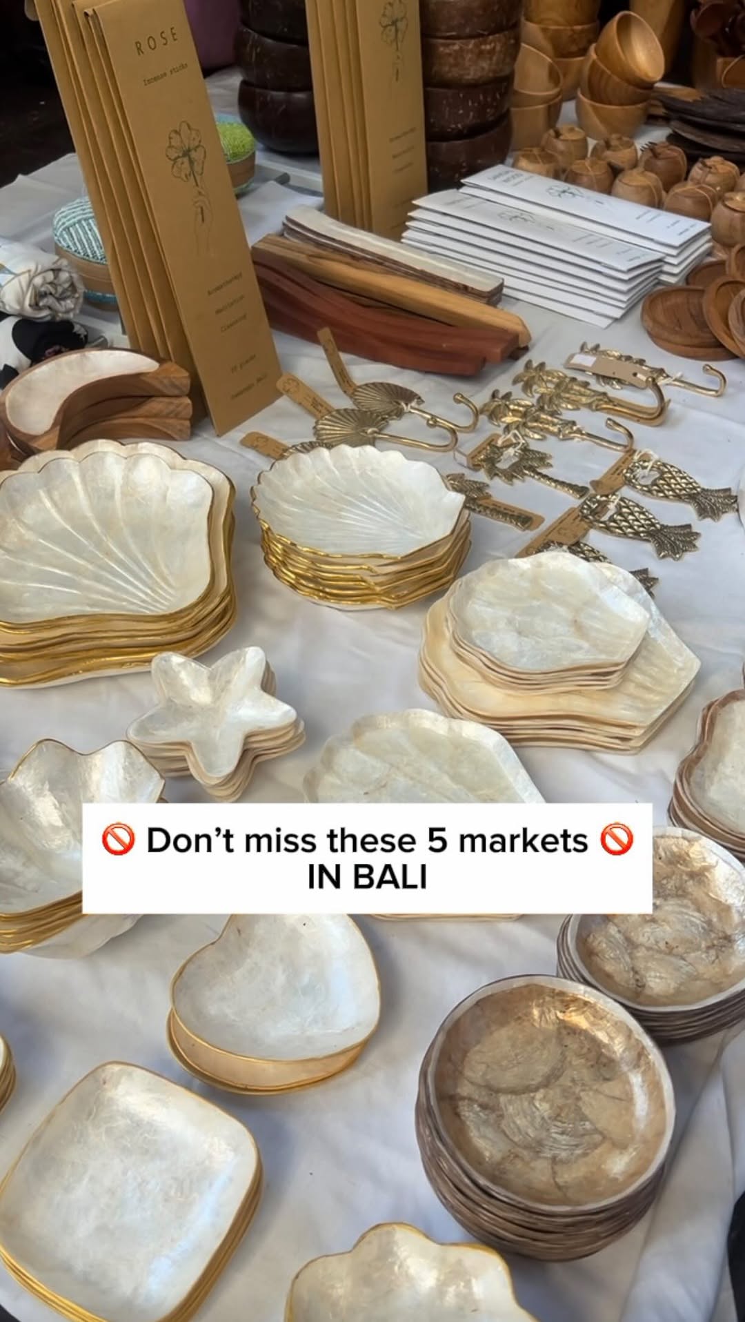 Camille 🌞  | DAILY BALI TIPS 🌴 | UGC Travel Creator 🌸, Ubud Art Market