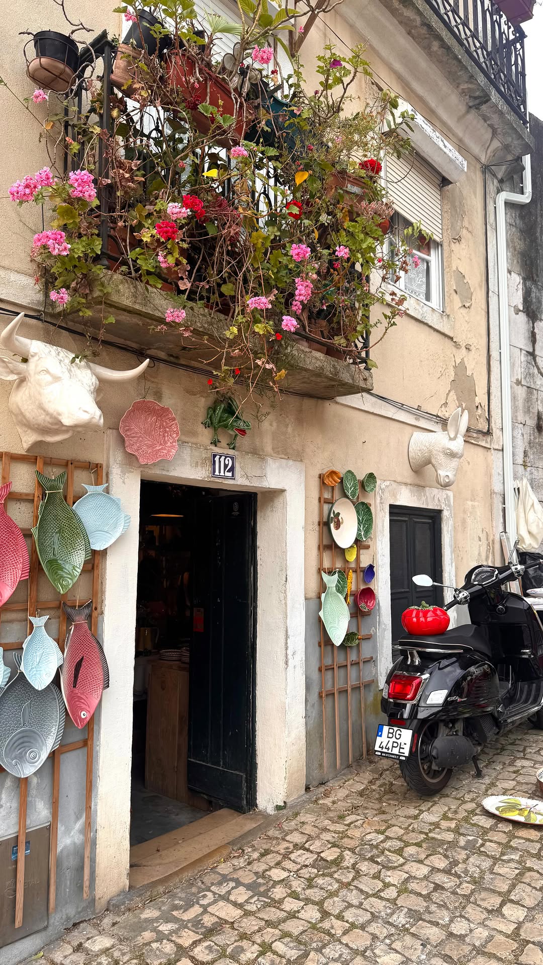 lucy🍓, Alfama