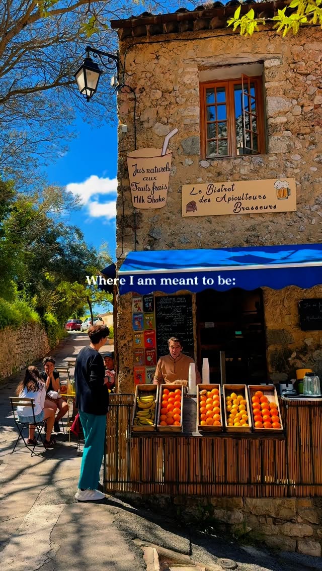 Adelina & Anthony ✈︎ Travel Bloggers, Moustiers-Sainte-Marie
