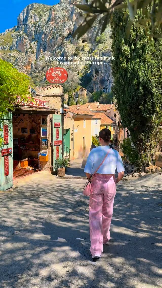 Adelina & Anthony ✈︎ Travel Bloggers, Moustiers-Sainte-Marie