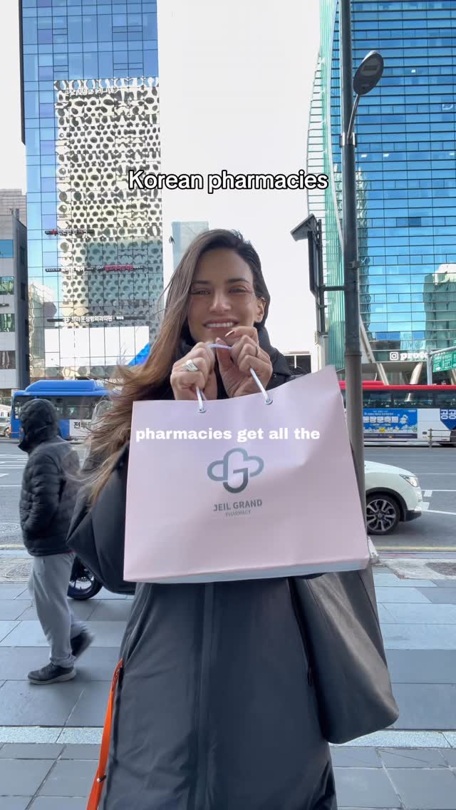 Michelle González 🏝 Luxury Travel, JEIL GRAND PHARMACY 제일그랜드 약국