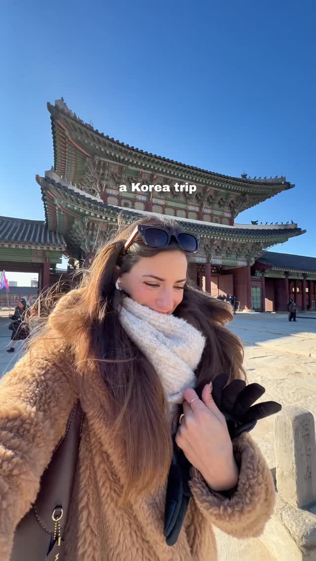 Michelle González 🏝 Luxury Travel, Hongdae Street