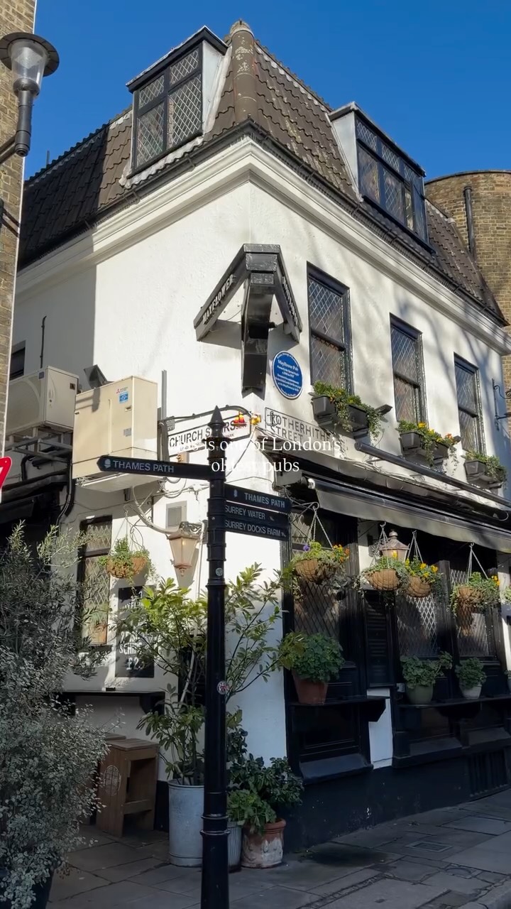 Pretty Little London, The Mayflower Pub