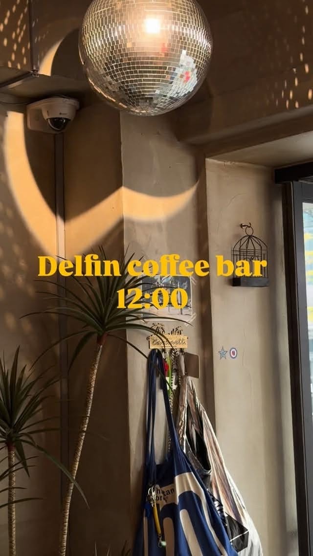 𝗗𝗲𝗹𝗳𝗶𝗻 𝗖𝗼𝗳𝗳𝗲𝗲 𝗕𝗮𝗿 • 델핀커피바, Hapjeong-dong