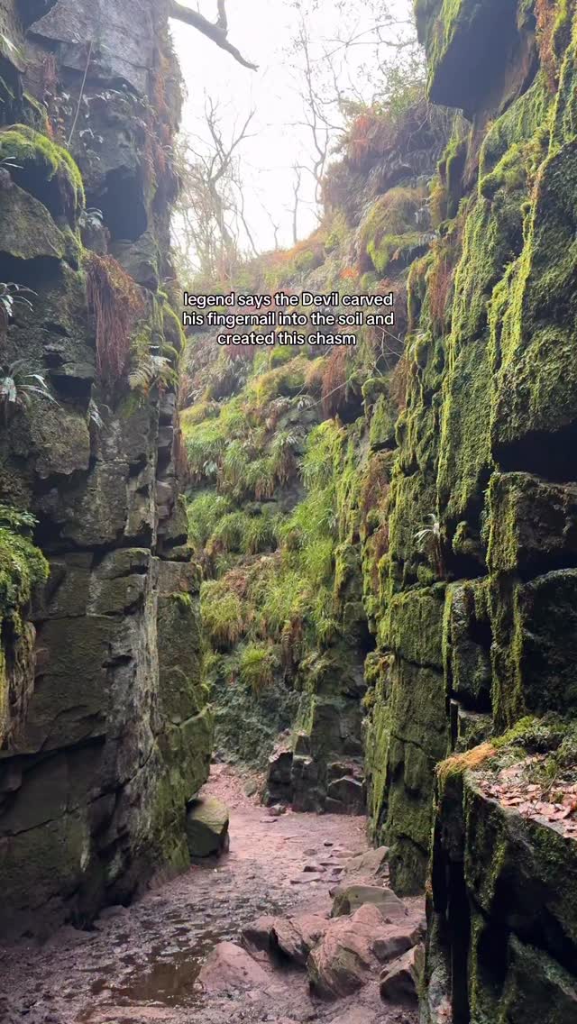 emily + lucy (soft girls who hike), Peak District National Park