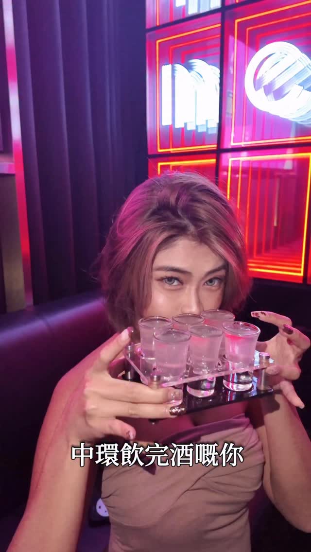 𝕋𝕙𝕚𝕤 𝕚𝕤 𝔹𝕖𝕝𝕝𝕖🦭, Lan Kwai Fong