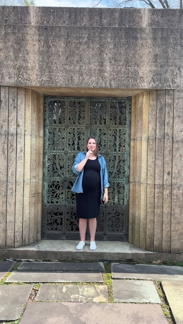 Woodlawn Cemetery & Conservancy, Straus Park