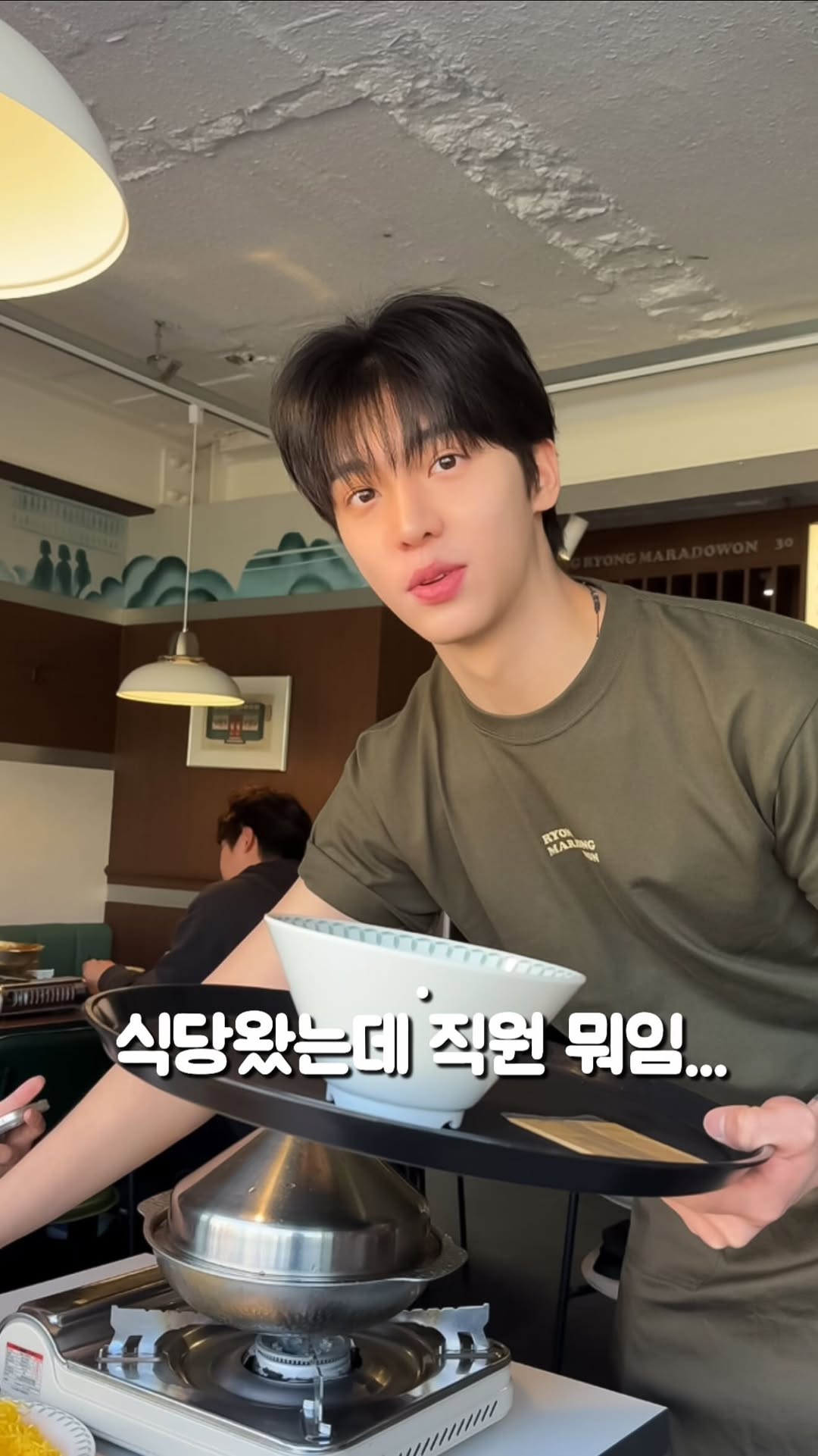 르네브 | 카페 팝업 맛집 전시, Hongik University Station