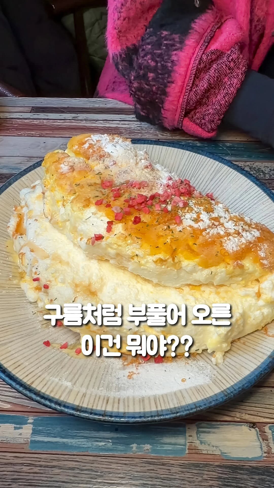 르네브 | 카페 팝업 맛집 전시, Hongik University Station