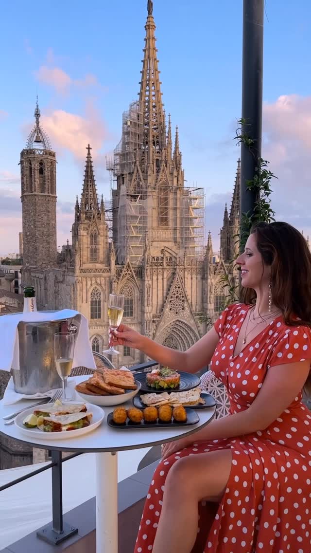 Bettina & Kyle | Travel Couple, Cathedral of Barcelona