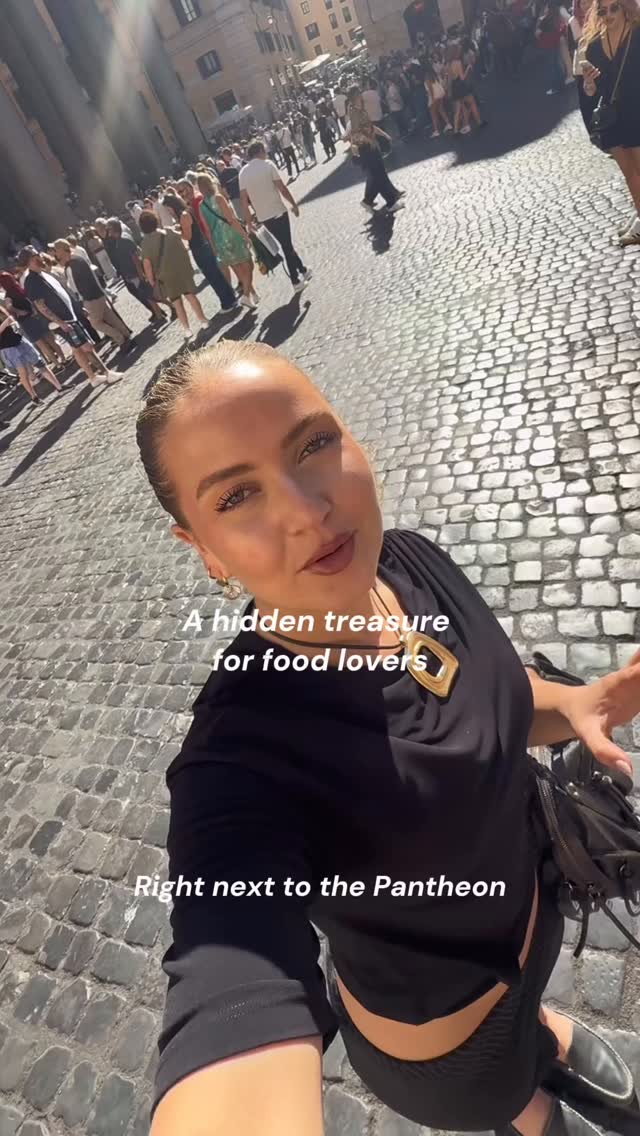 Sandra Passani, Pantheon