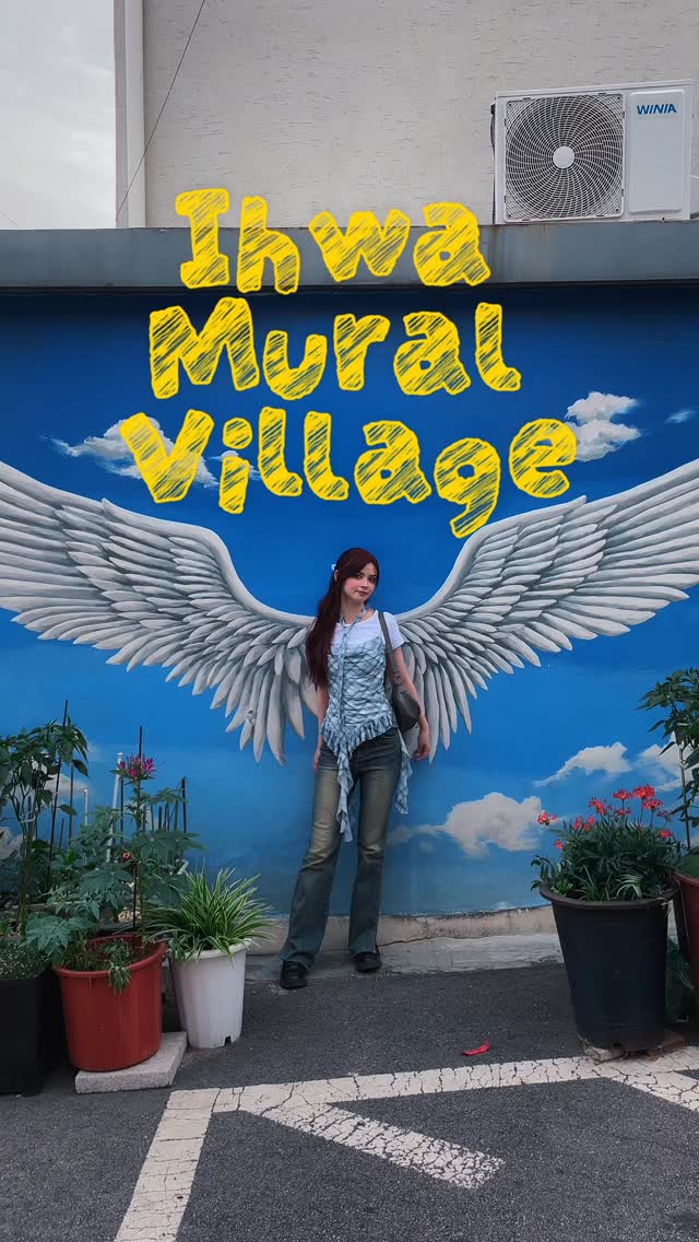 Vlada 🇰🇷 Content creator in Korea, Ihwa Mural Village