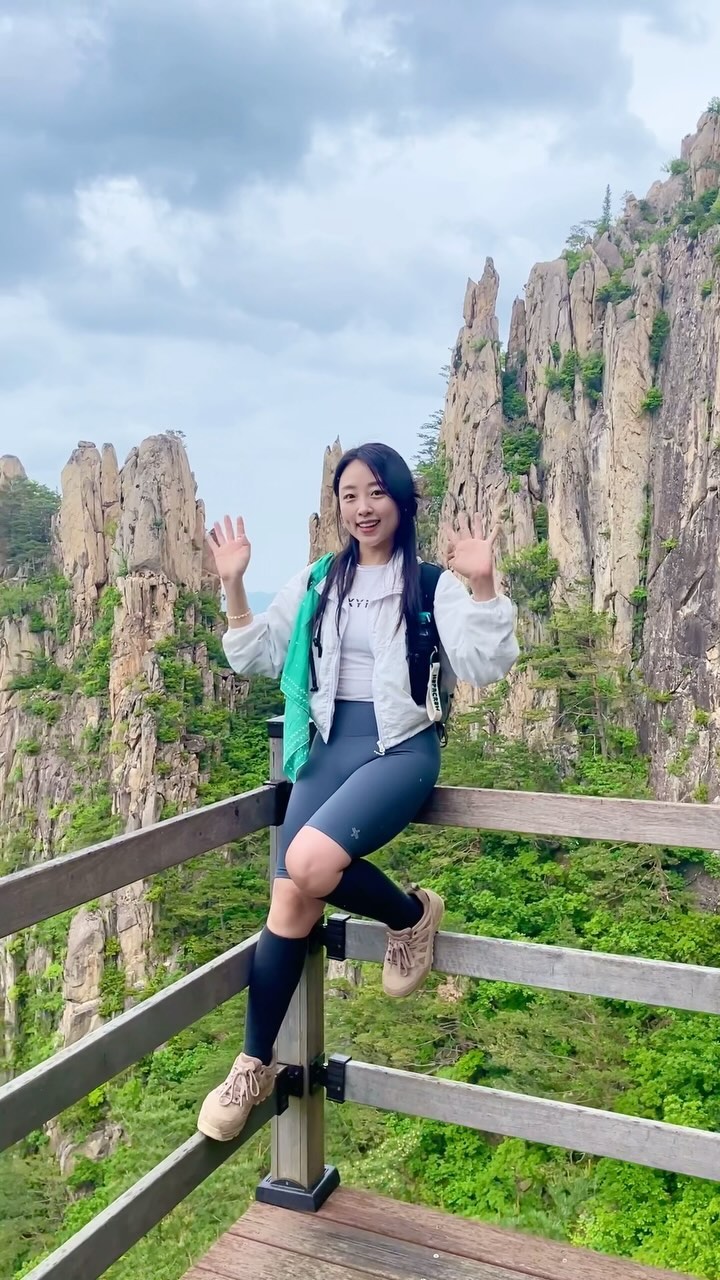 산쟁이 은쥐🐭, Chuam Chotdaebawi Rock