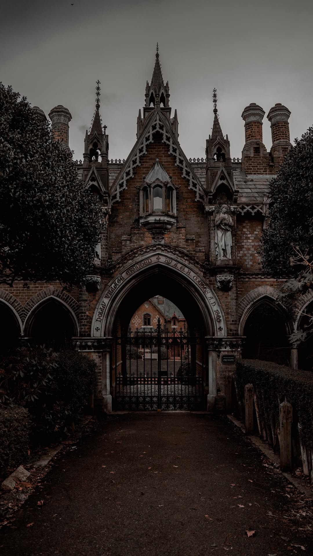 𝐕𝐢𝐜𝐭𝐨𝐫𝐢𝐚 𝐖𝐡𝐢𝐭𝐞, Westminster Abbey