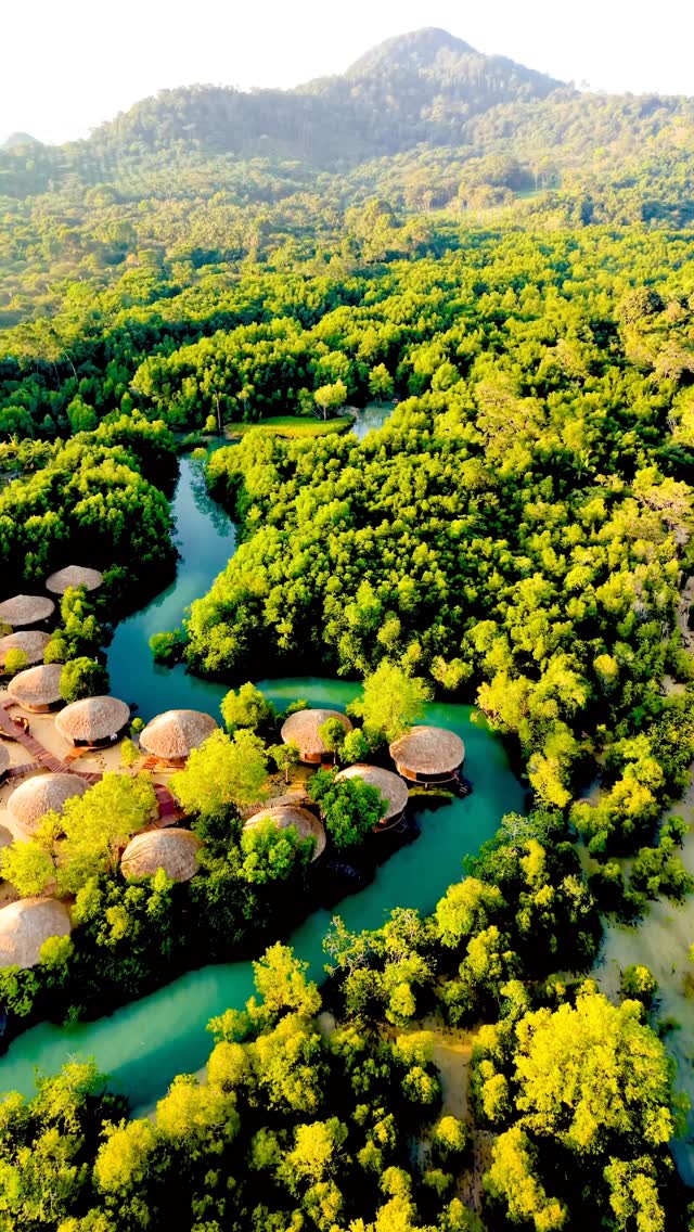 𝐊𝐞𝐯𝐢𝐧 | 𝐋𝐮𝐱𝐮𝐫𝐲, 𝐇𝐨𝐭𝐞𝐥𝐬 & 𝐄𝐱𝐩𝐞𝐫𝐢𝐞𝐧𝐜𝐞𝐬, The Blue Sky Resort