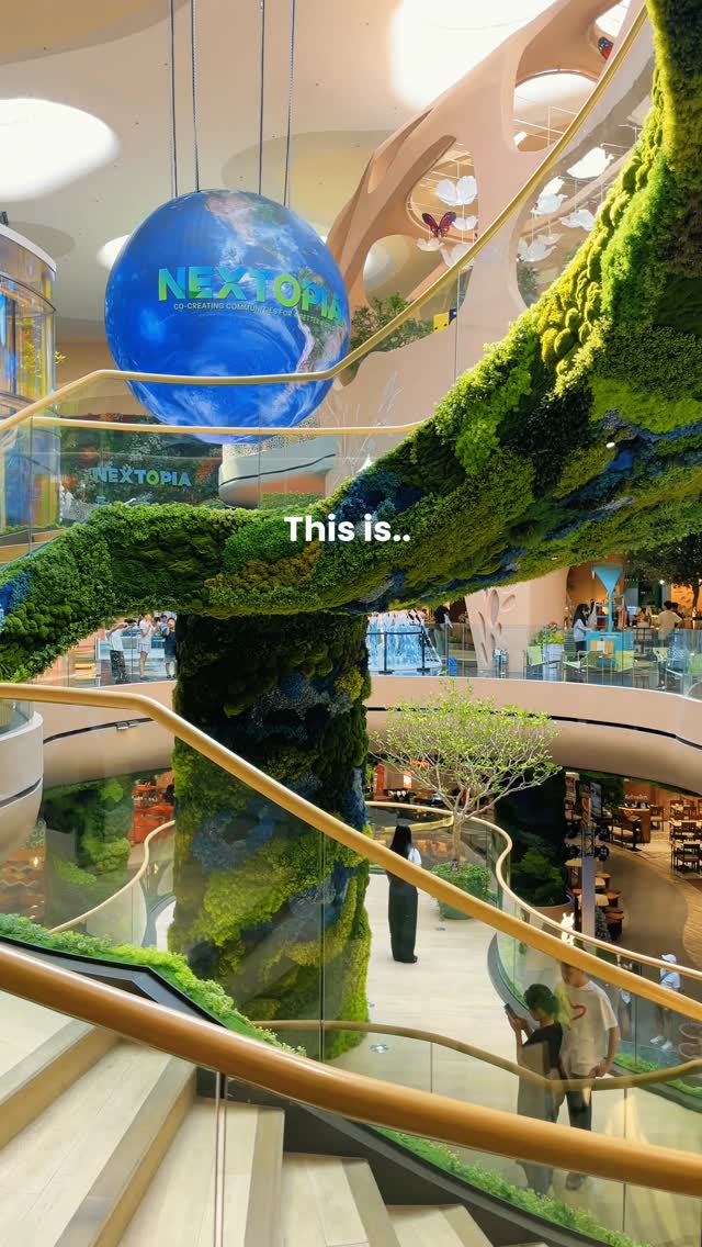 ELE  & EMI  | Travel Couple  creators|  Southeast Asia, Siam Paragon