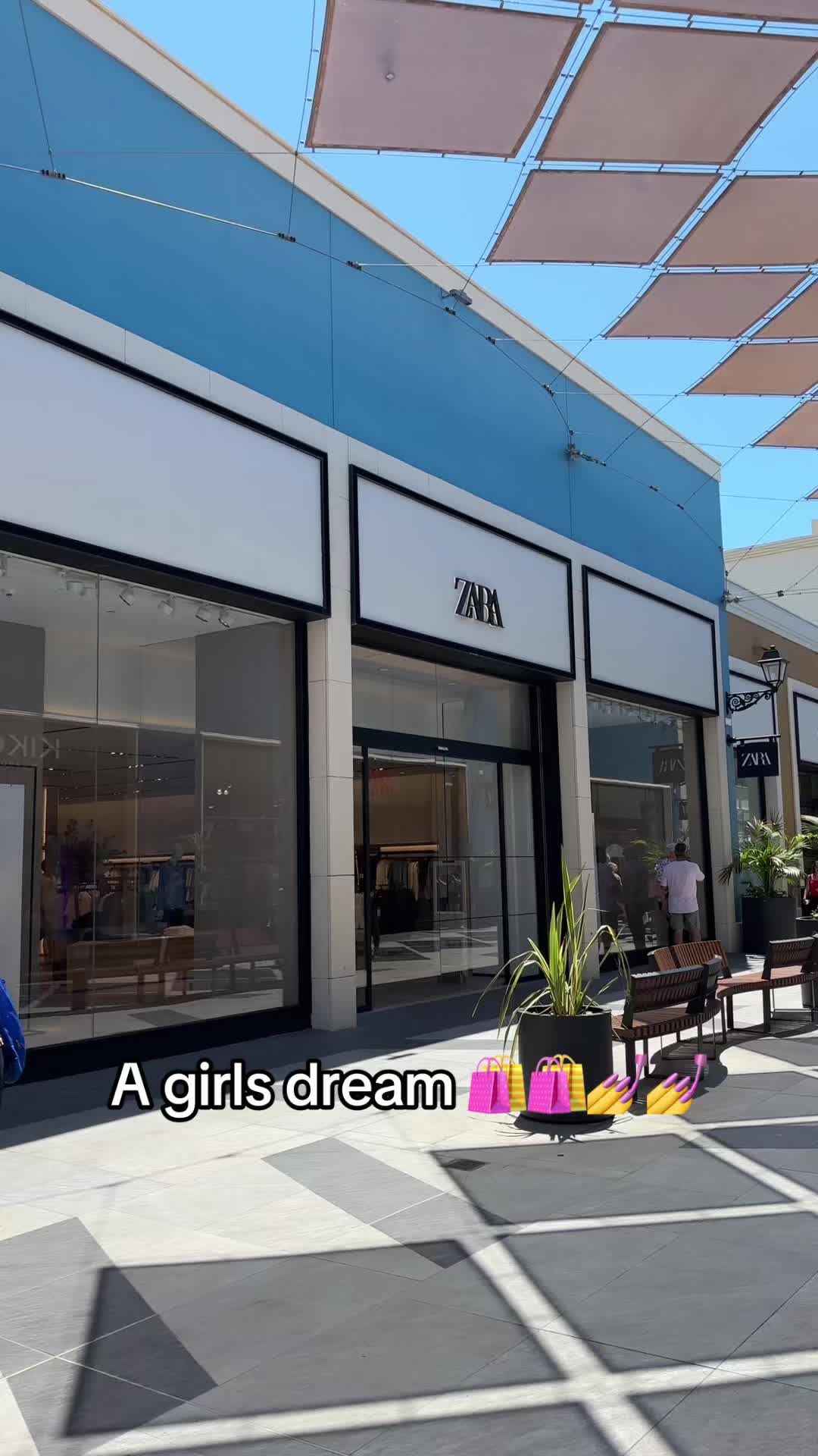 Erin 💗, Zenia Boulevard