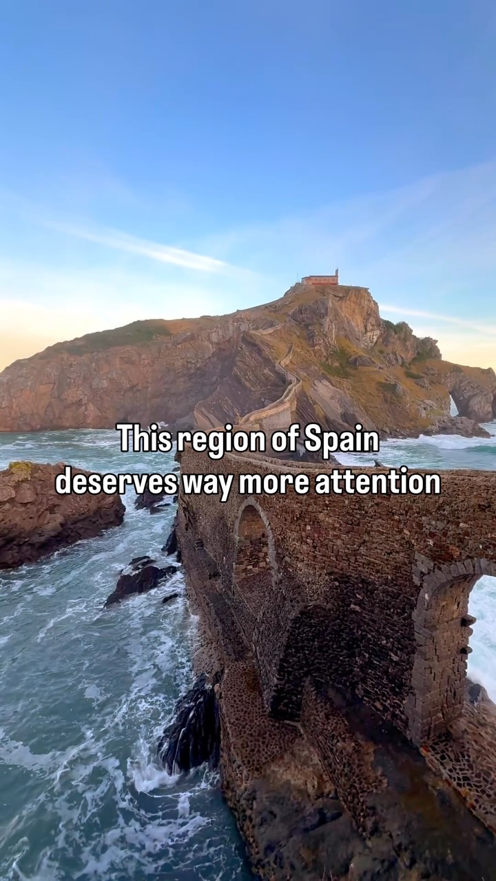Sandra + Matt Ransdell | Lifestyle Travel Couple, Guggenheim Museum Bilbao