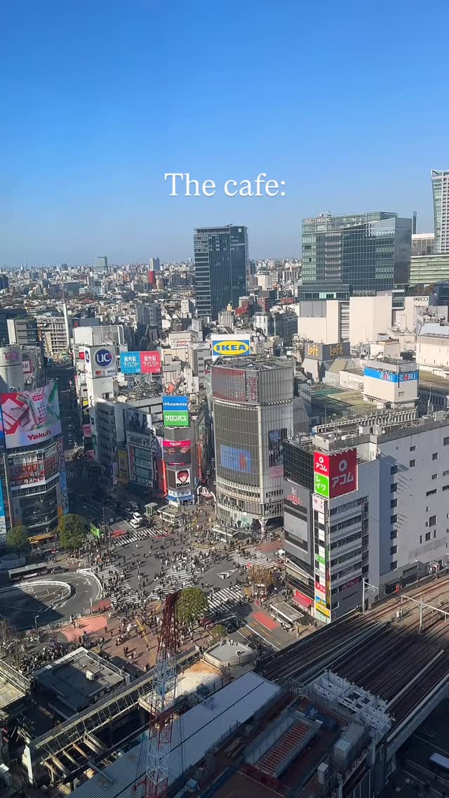 AriTravels | Expert Female Nomad, Shibuya Scramble Crossing