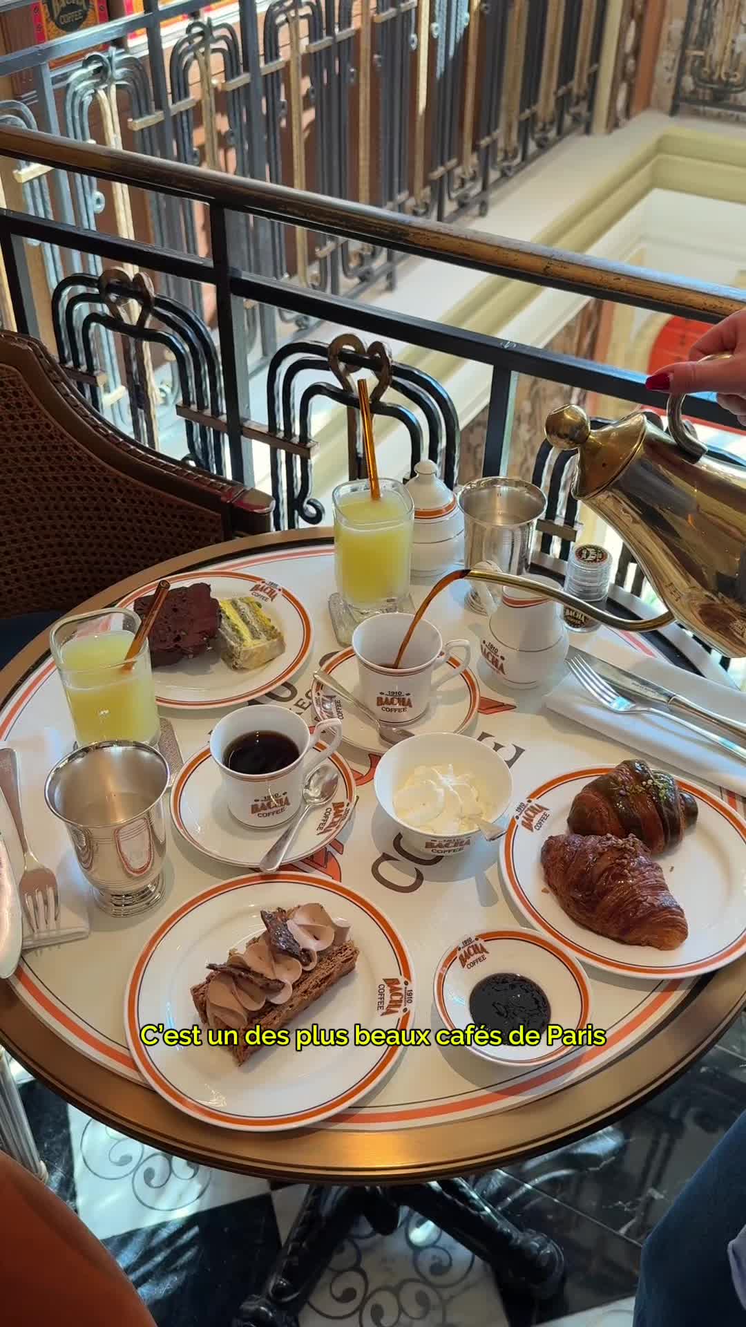 Lola 🍋, Champs-Élysées