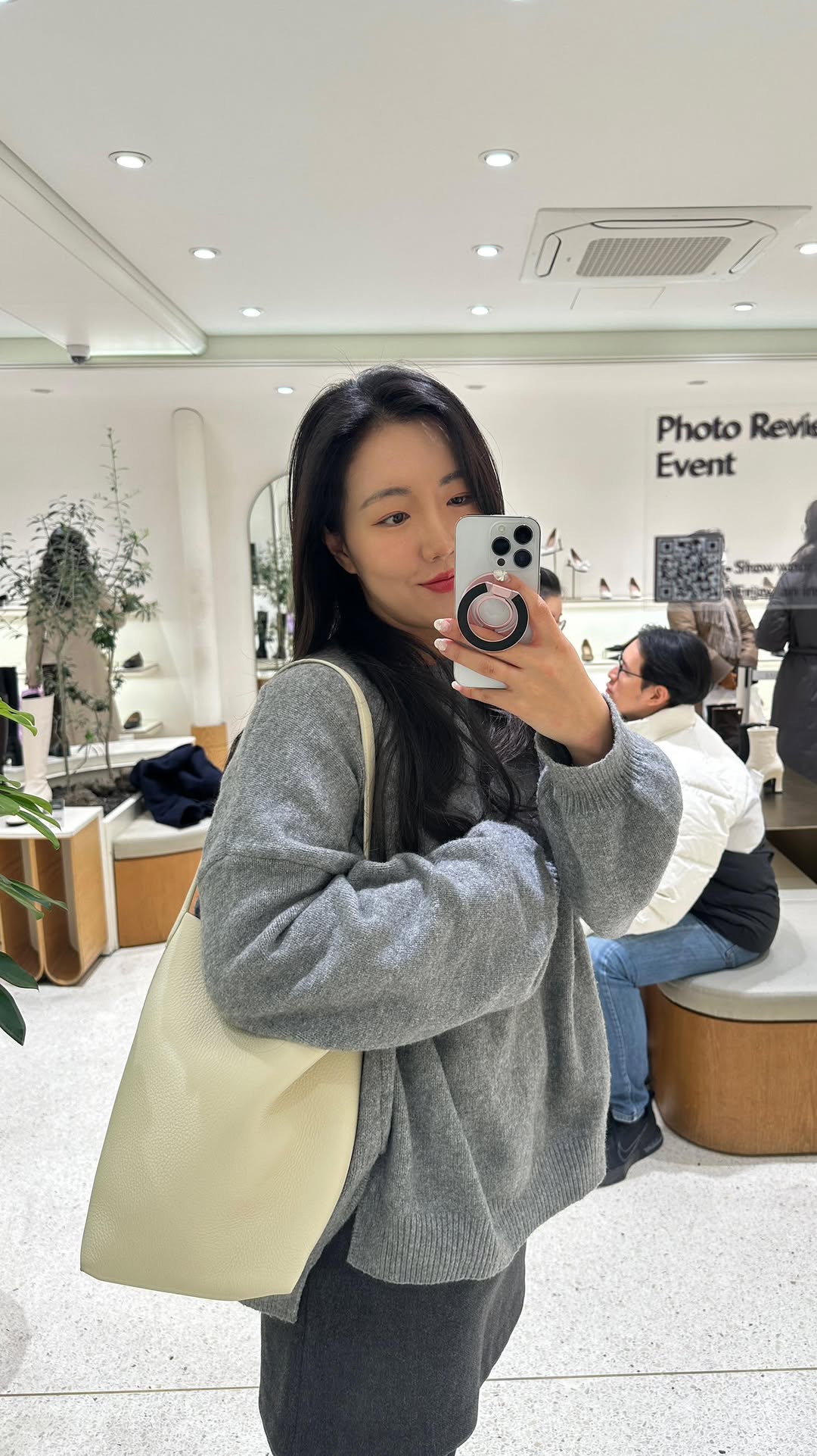 Anna Lee 지윤, Hongdae Street