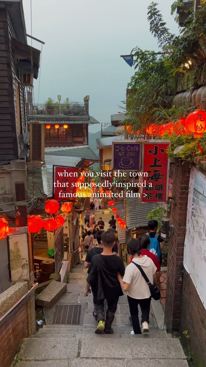 Brittany Jane Sneller 🧝‍♀️ Travel Blogger & Digital Nomad, Jioufen