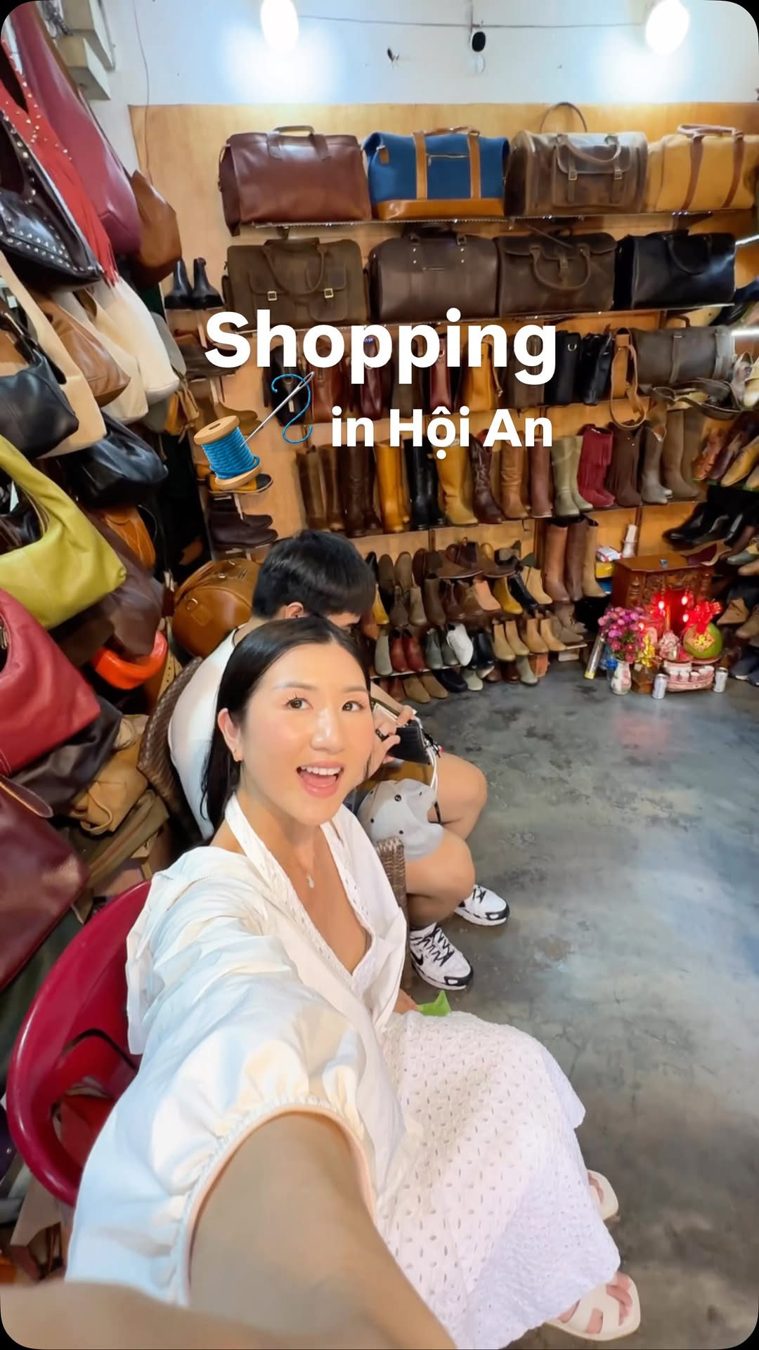 Hân | Vietnam Life & Travel, Hiệu Giày Chong Chóng Gió