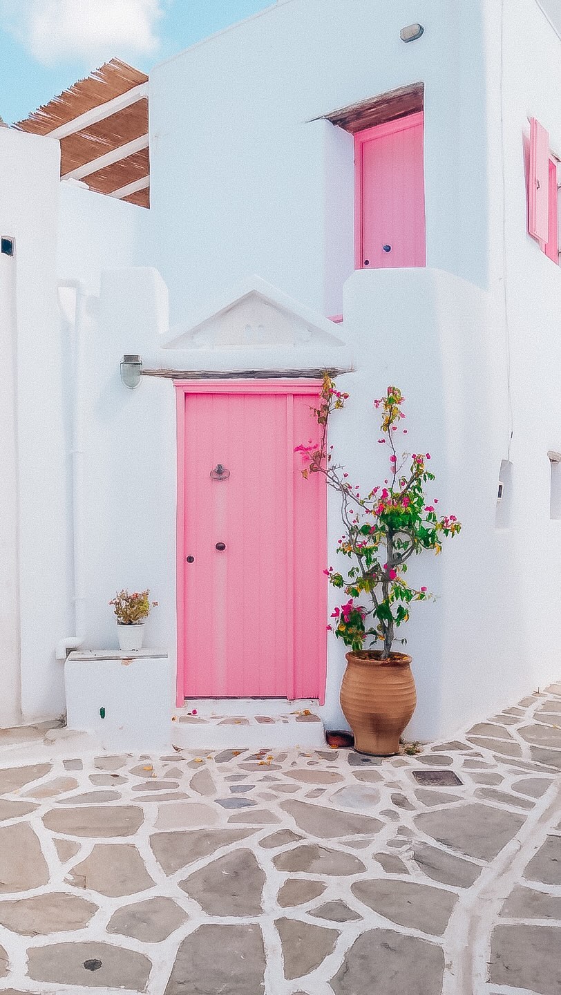 Anna ♥ UK Travel Content Creator, Paros