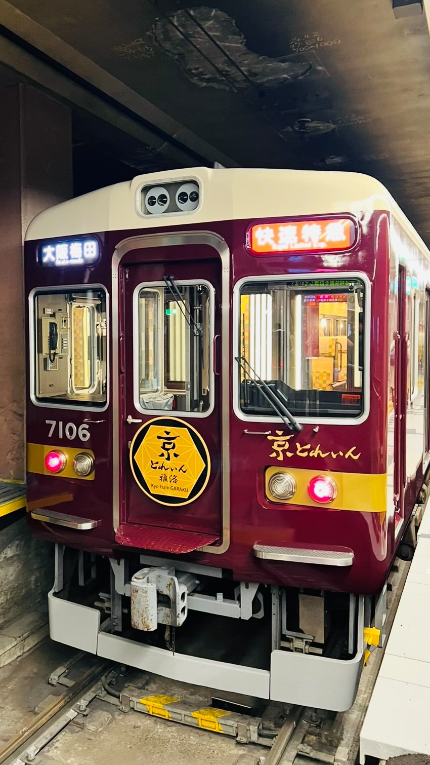 Marv in Transit, Osaka Station