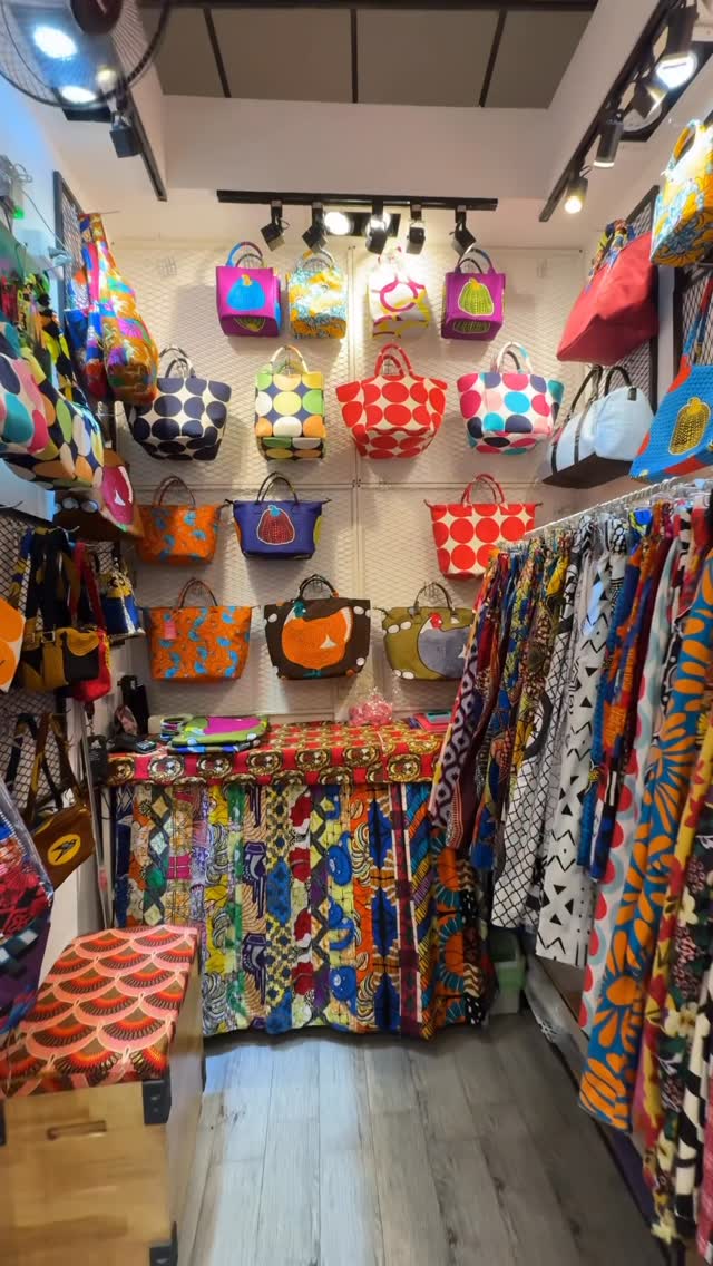 Mom will survive ขายผ้าเอาแม่รอด, Chatuchak Weekend Market