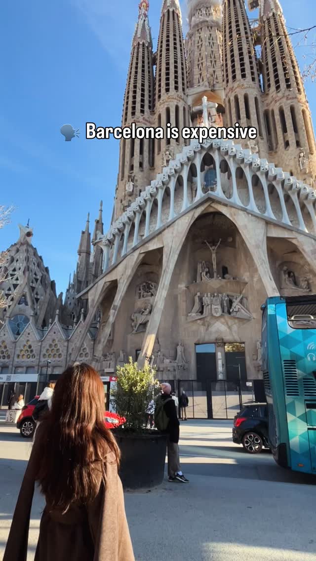 Akanksha, La Sagrada Familia