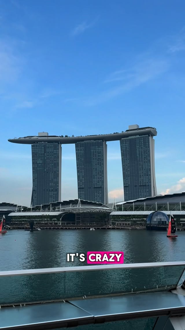 Qis | Travel Content Creator + UGC, Merlion Park