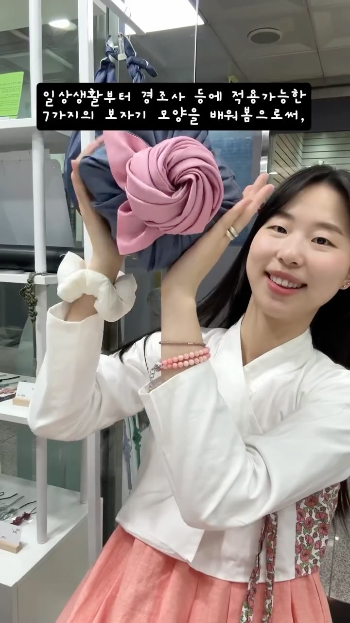 분홍💓 | 한복 · 빈티지 · 여행, Gwangjang Market