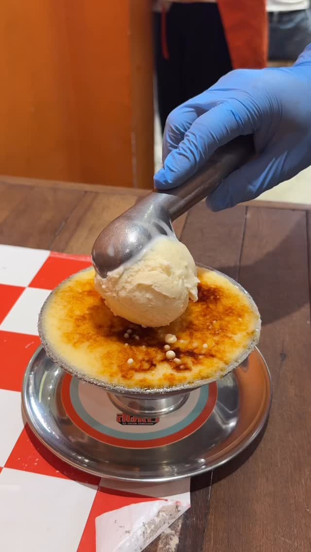 MICHAEL FINCH, Thipsamai Padthai Pratu Phi
