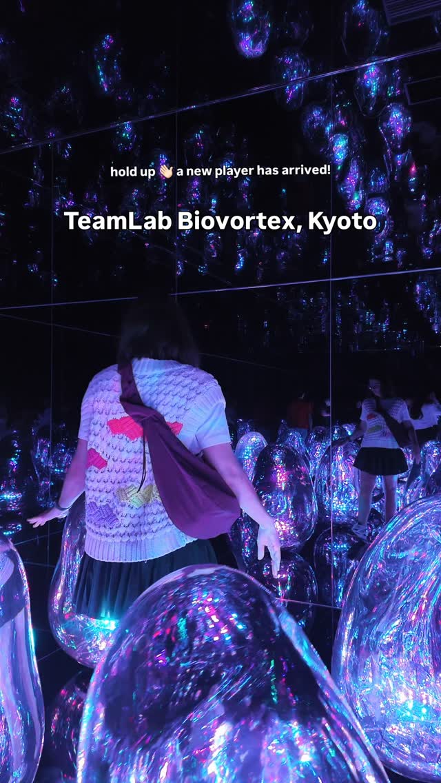 Natascha | solo female travel with anxiety, teamLab Borderless: MORI Building DIGITAL ART MUSEUM