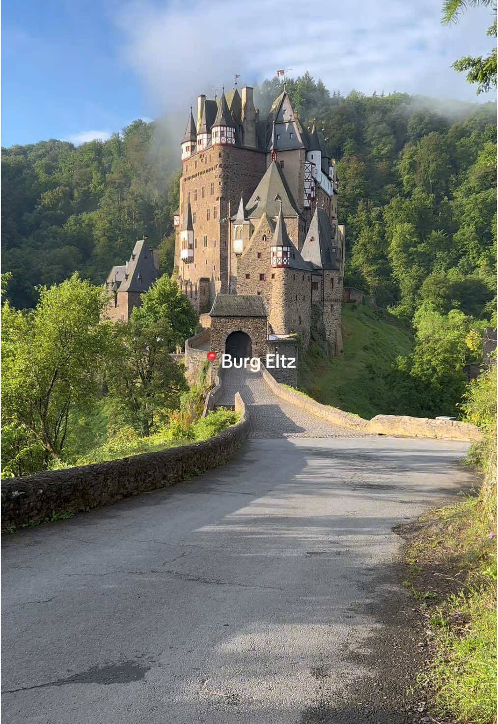 gina, Eltz Castle