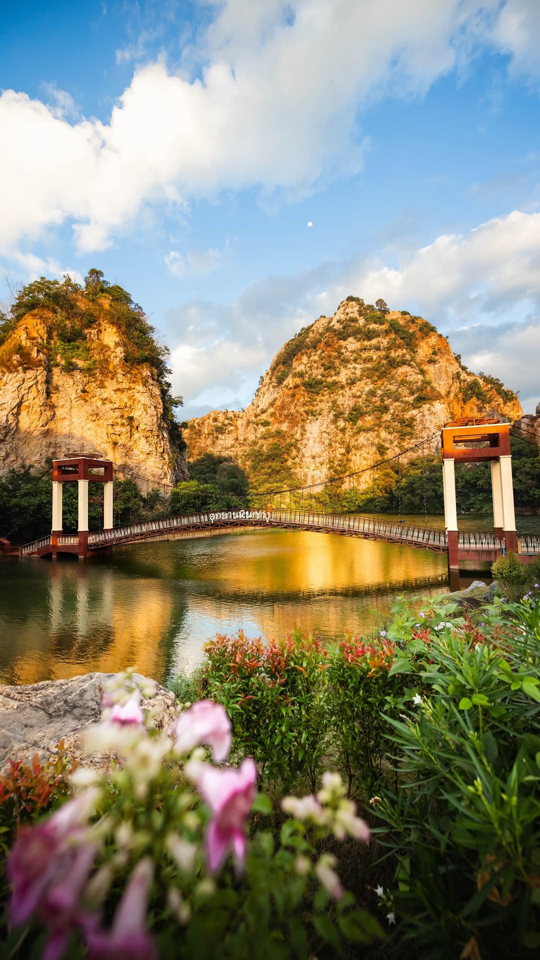 Ellinor 🇸🇪 Nature travel | Adventure travel creator, Hin Khao Ngu Park