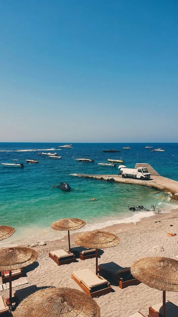 Sarah  ✈︎ Travel Advisor, Llixhat e Bënjës