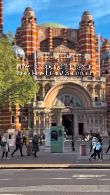 Sanjana Aggarwal • London Travel Photographer & Filmmaker, Buckingham Palace