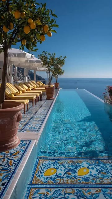 TravelAsk.com, Spiaggia di Positano Marina Grande