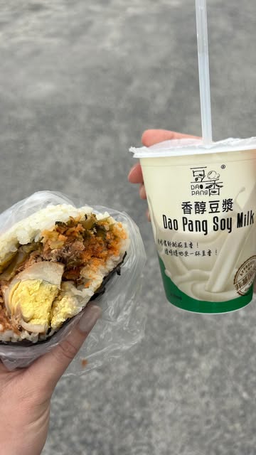 Lauren • Vancouver Foodie, Taipei Main Station