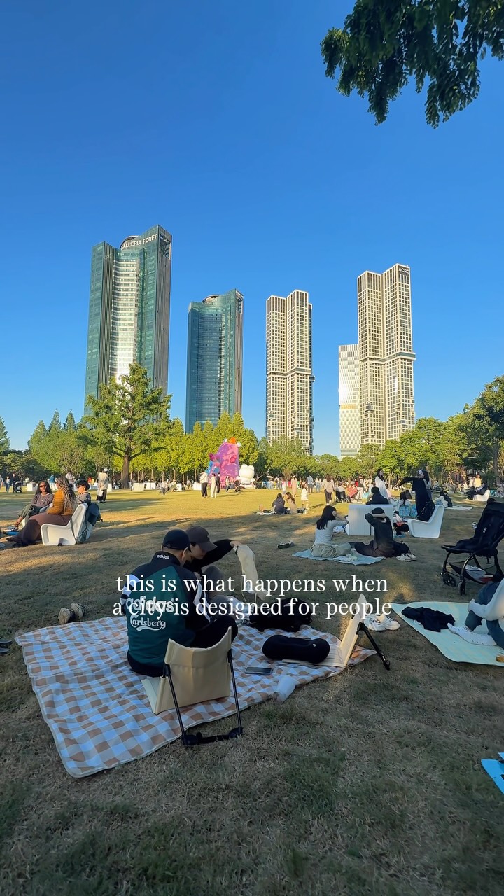 Seth & Lyndsey | Travel Blog, Cheonggyecheon
