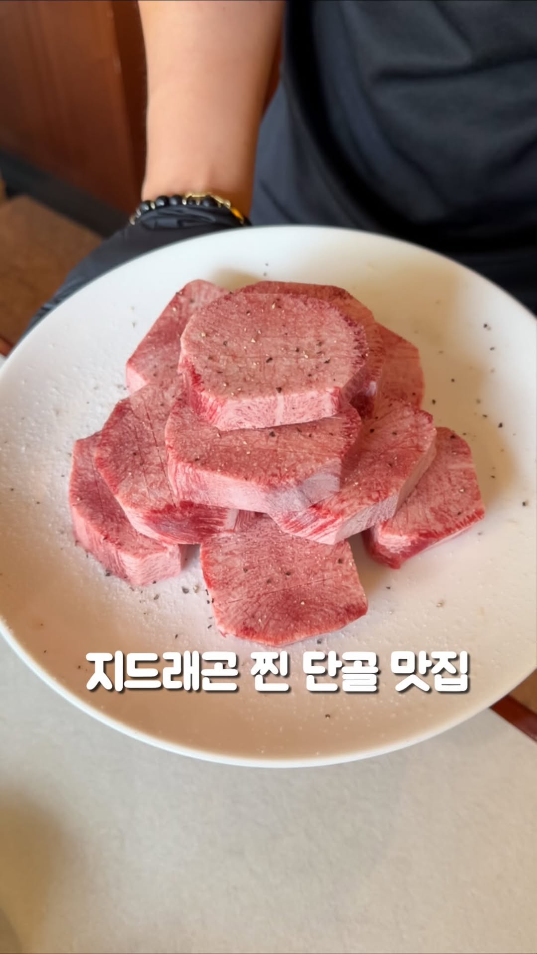 르네브 | 카페 팝업 맛집 전시, Dosan Park
