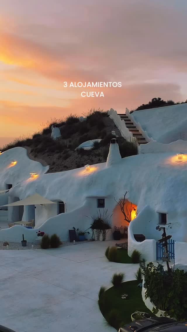 Estela SM ✈︎ Travel Content Creator, Cuevas OTTO