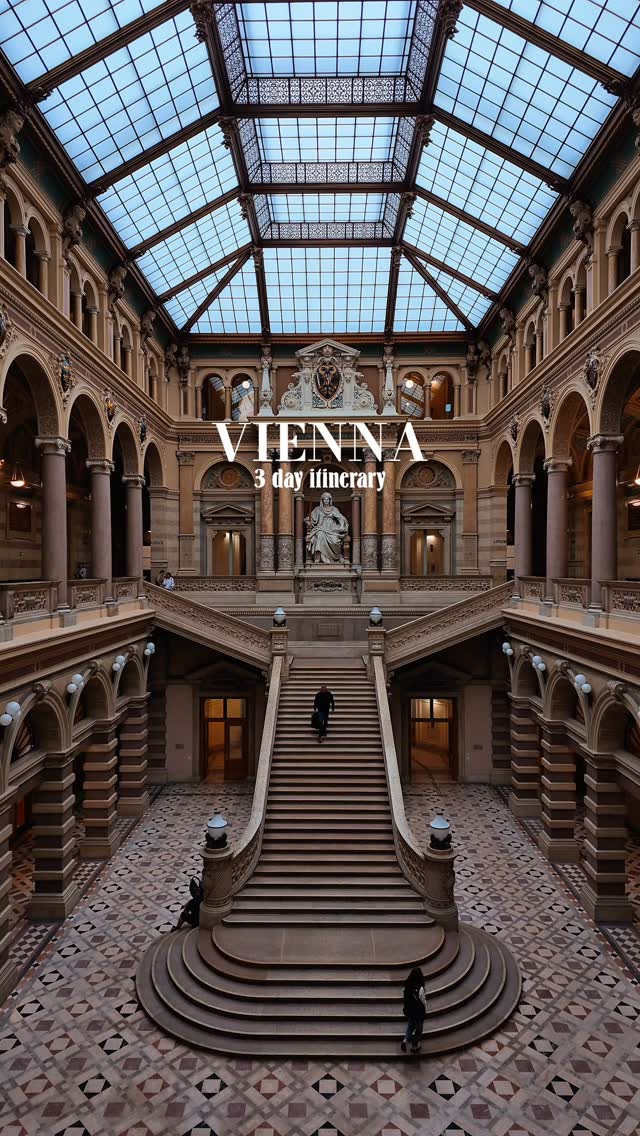Veronika | Travel Content Creator, Belvedere Palace
