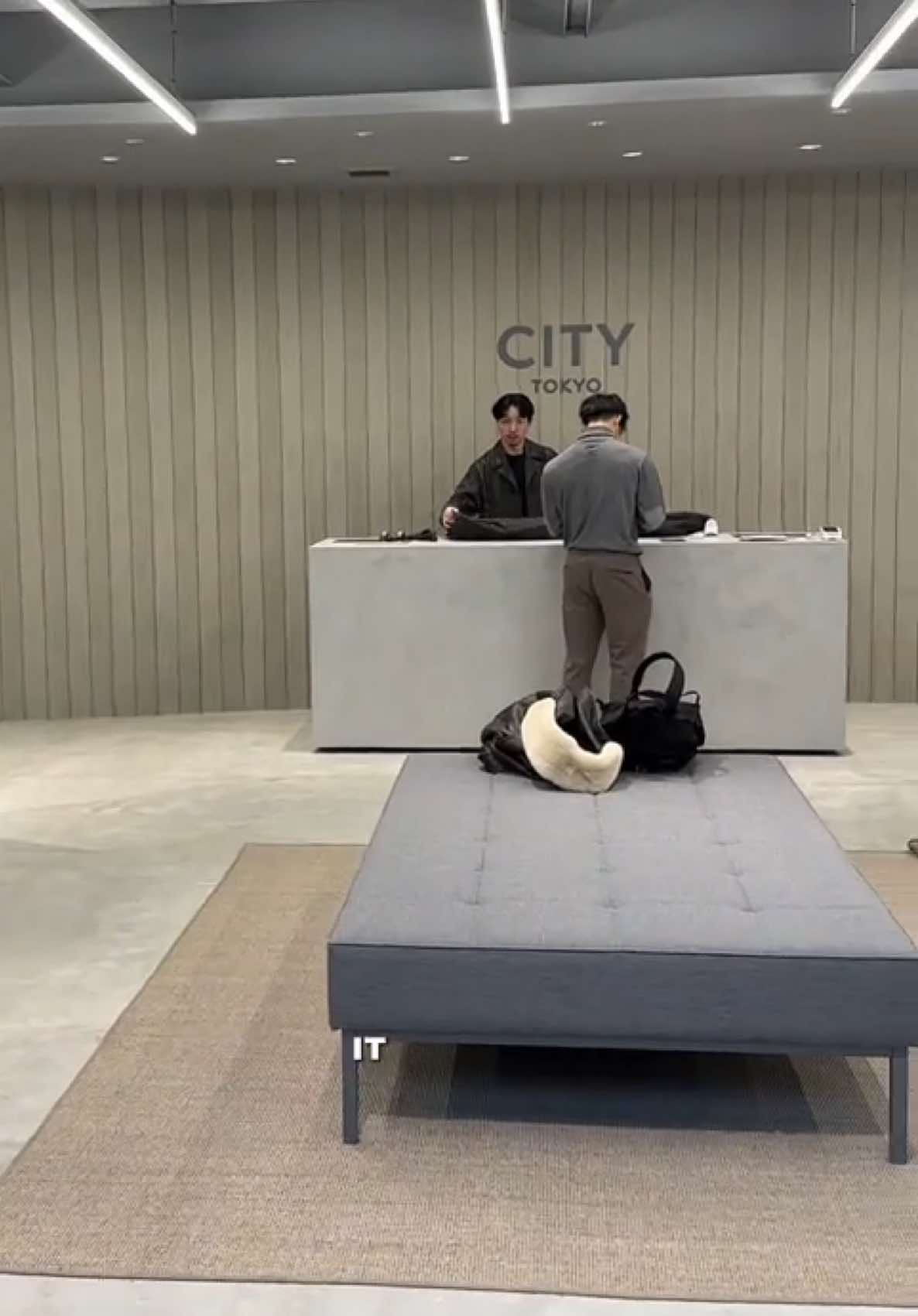 ARIA, COMME des GARÇONS Aoyama Store