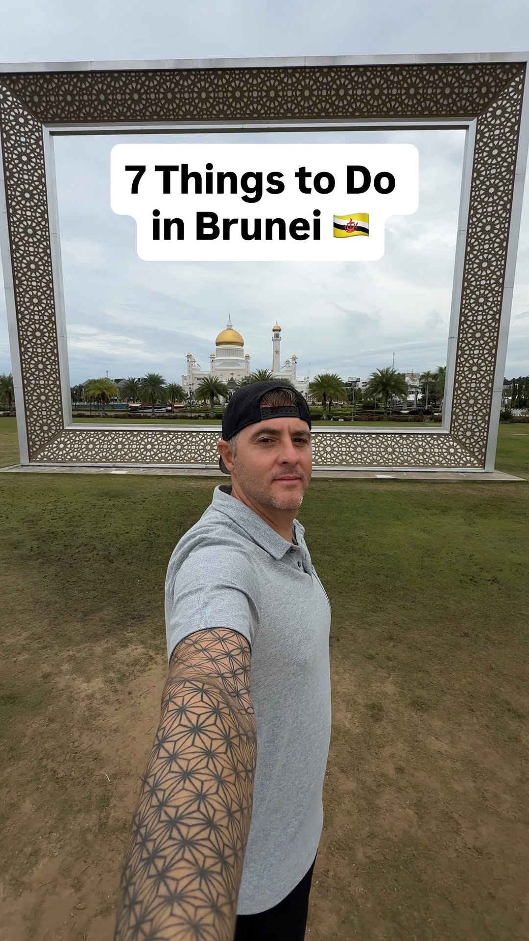 Michael | Solo Travel + Food, Omar Ali Saifuddien Mosque